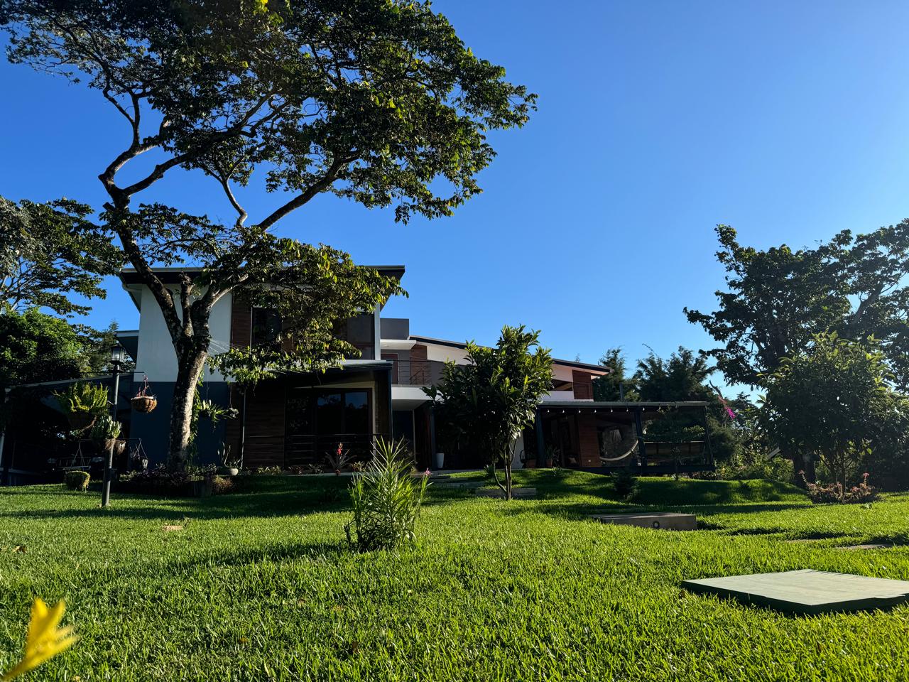 Casa de campo Ataco · Jardín y área social exterior